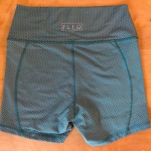 Fleo Shorts - Size Medium
